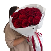 Букет 15 красных роз "Крылья любви" Букет 15 красных роз "Крылья любви"